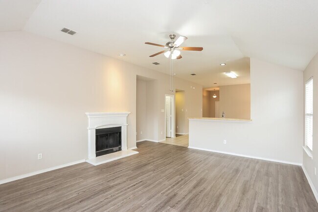 Building Photo - 5768 Goldfinch Way