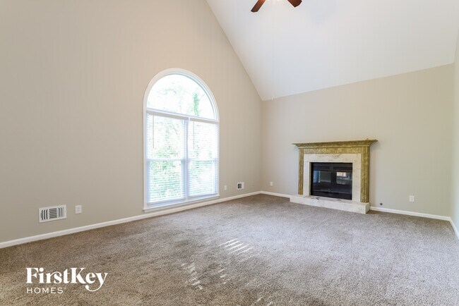Building Photo - 5845 Valine Way