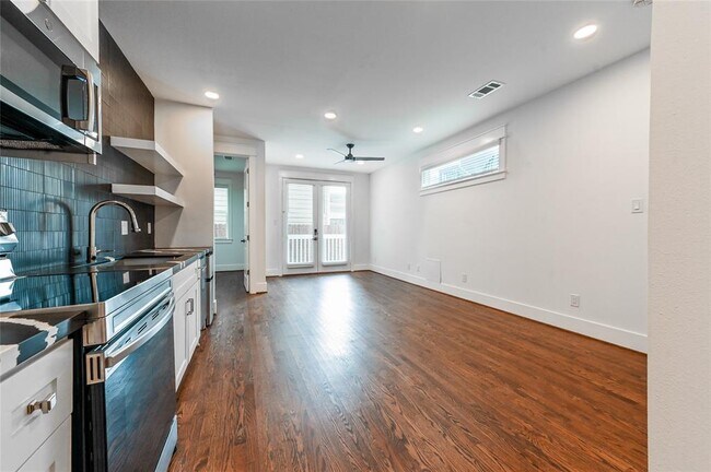 Foto del edificio - 425 W 21st St