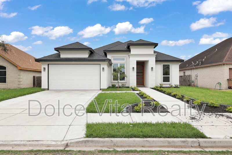 Primary Photo - 1416 N Lookout Dr