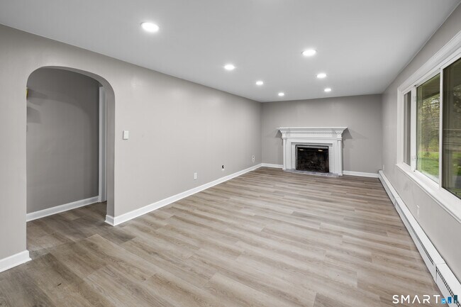 Building Photo - 110 Greenwood Dr