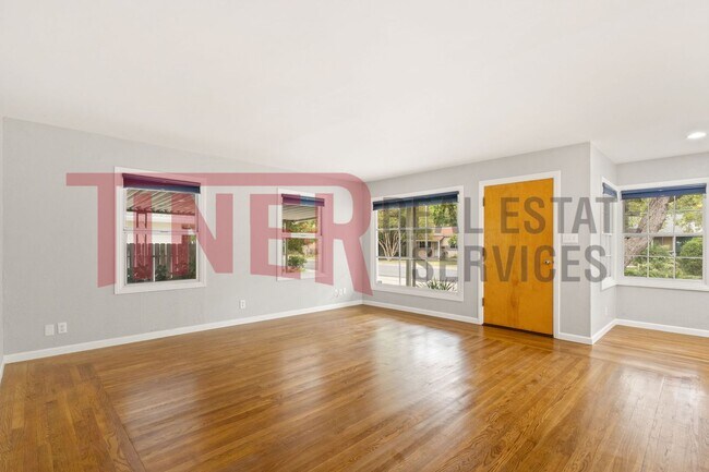 Building Photo - Nicely Updated Tahoe Park Gem on Huge Lot!