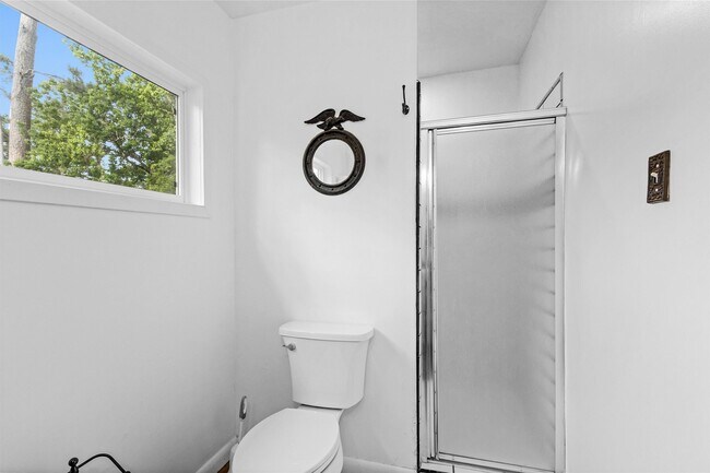 Foto del edificio - 628 Bullfrog Ln