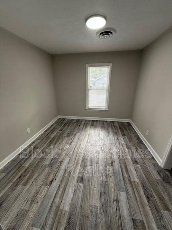 Foto del edificio - 325 Rich Ave