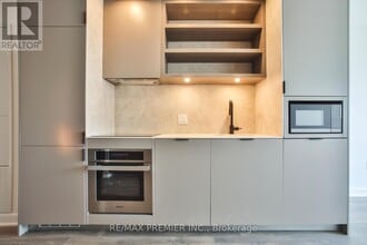 Building Photo - 55 Charles St E