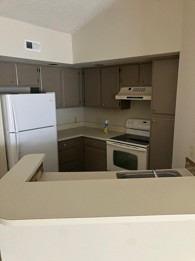 Foto principal - 1401 Village Blvd