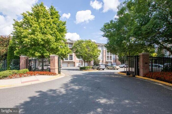 Building Photo - 12120 Garden Ridge Ln