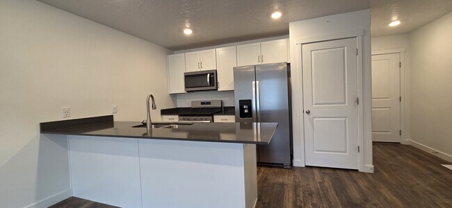 Building Photo - 8522 W Cordero Dr