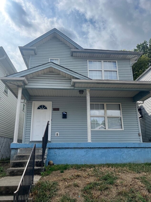 Beautifully renovated 3 bedroom house! - Beautifully renovated 3 bedroom house!