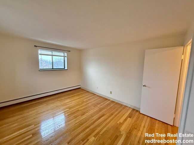 Building Photo - 8 Riverside St