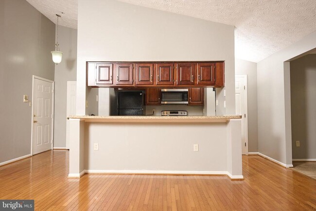 Building Photo - 1492 Greenbriar Cir