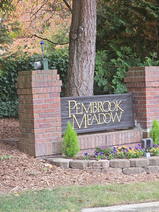 Foto del edificio - Bellevue area - Pembrook Meadows Community - 2 bedroom and 2 bathroom townhome. Available January...