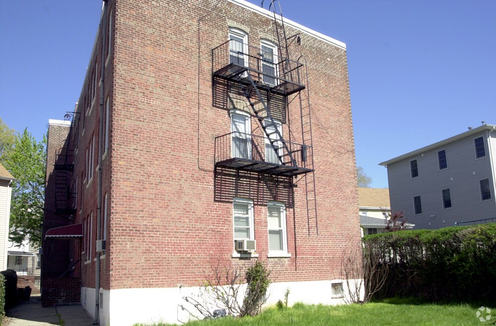 Building Photo - 243 Carlton Ave