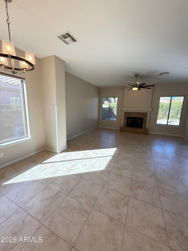 Building Photo - 7670 E Quill Ln