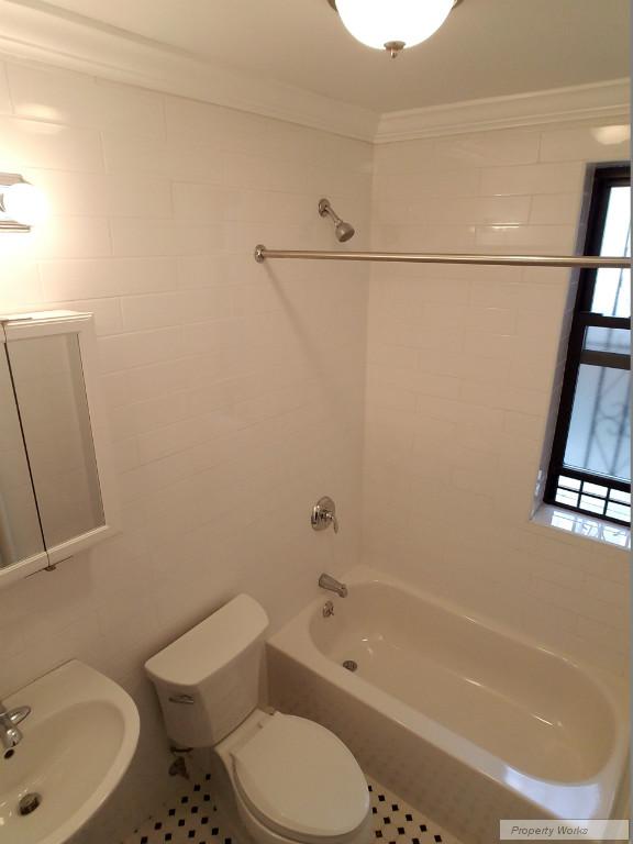 Foto del edificio - 2465 38th St