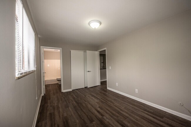 Building Photo - 1150 Bryden Rd