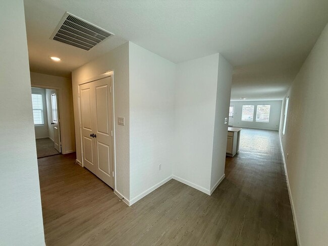 Foto del edificio - Brand NEW 4-bedroom, 2-bathroom home for l...