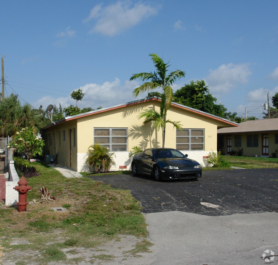 Building Photo - 2631-2641 SW 13th Ave