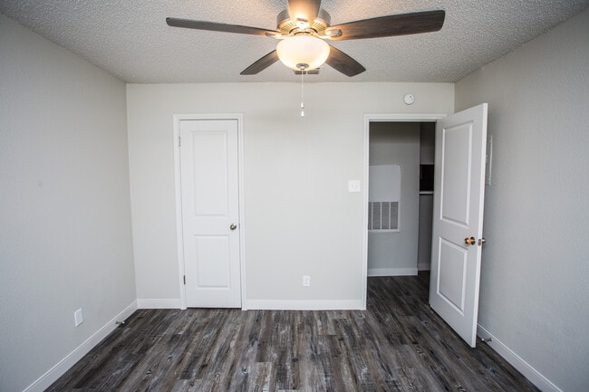 Building Photo - Saddlewood Apartments