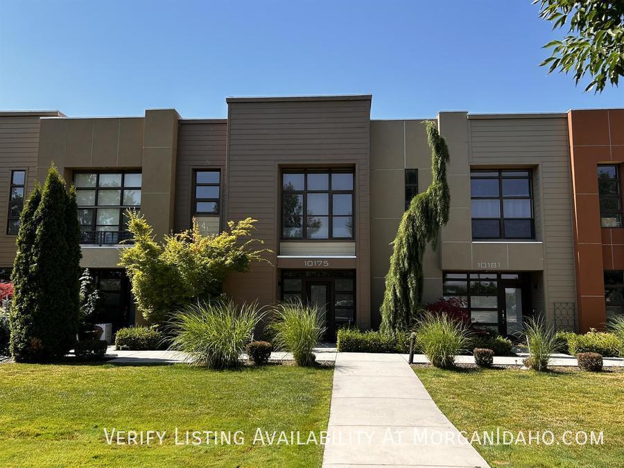 Primary Photo - **$500 off first months rent! Luxury home ...