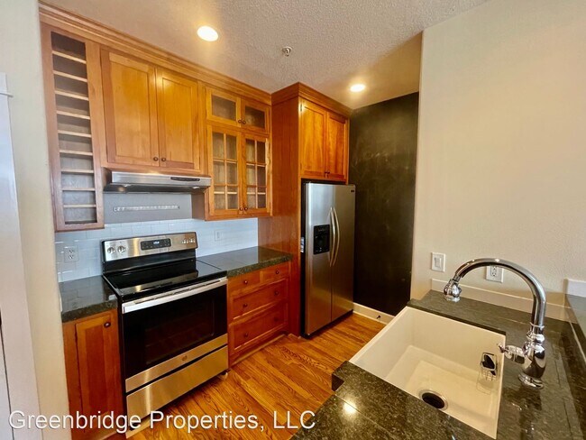 Building Photo - 2 br, 1.5 bath House - 2569 NW Thurman St.