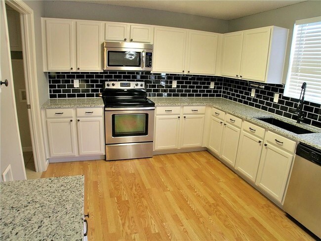 Building Photo - 3512 Clydesdale Dr