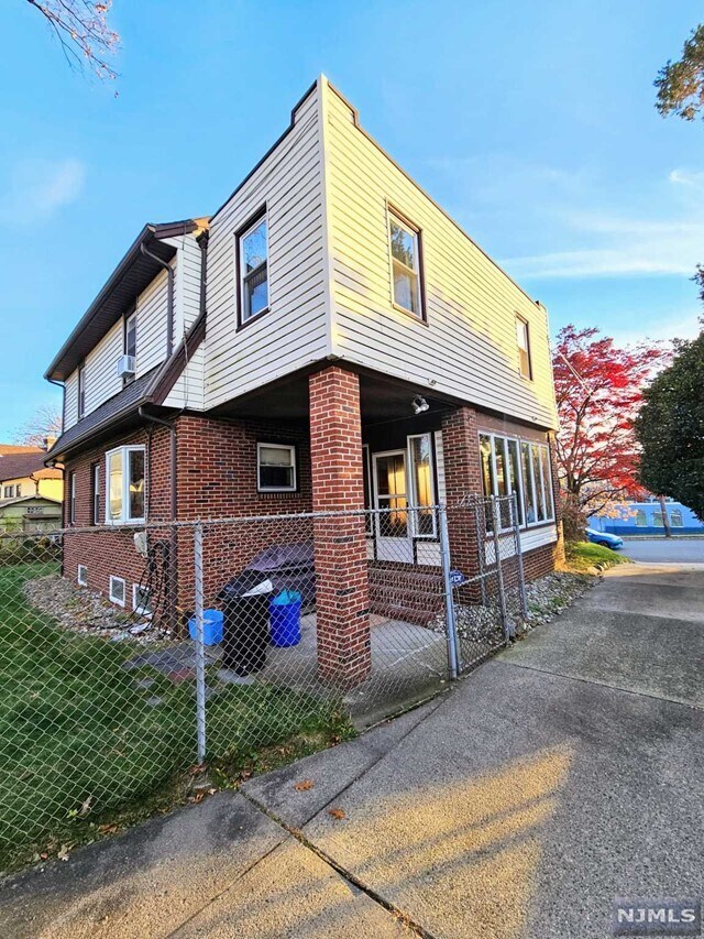 Foto del edificio - 264 Holmes St