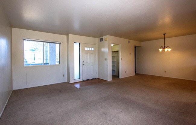 Building Photo - 3 Bedroom Unit at Villas at the Ridge in Prescott