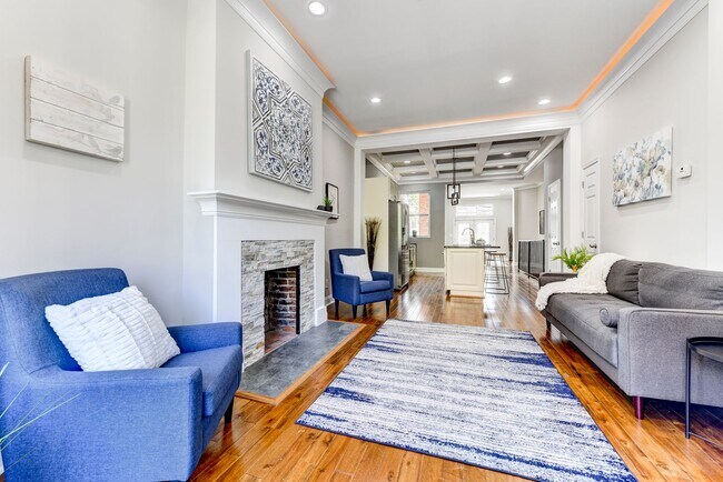 Building Photo - 3 Bed 2.5 Bath - Bloomingdale Condo - 1 Assigned Parking Space