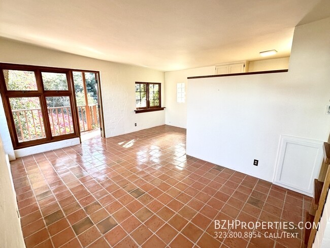 Foto del edificio - Charming 2Bed 2bath In Hollywood Hills