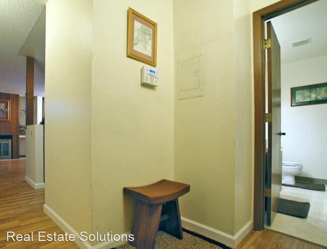 Building Photo - 2 br, 1.5 bath House - 702 Copperbush Ct