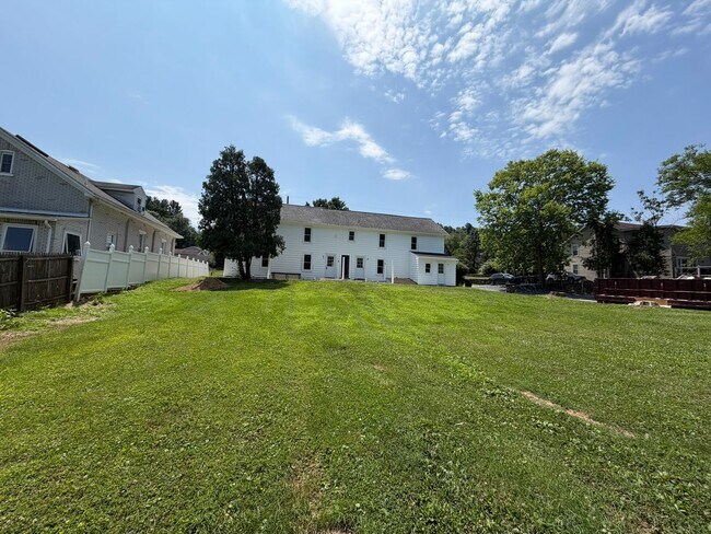 Foto del edificio - 3777-3783-3783 Huckleberry Rd