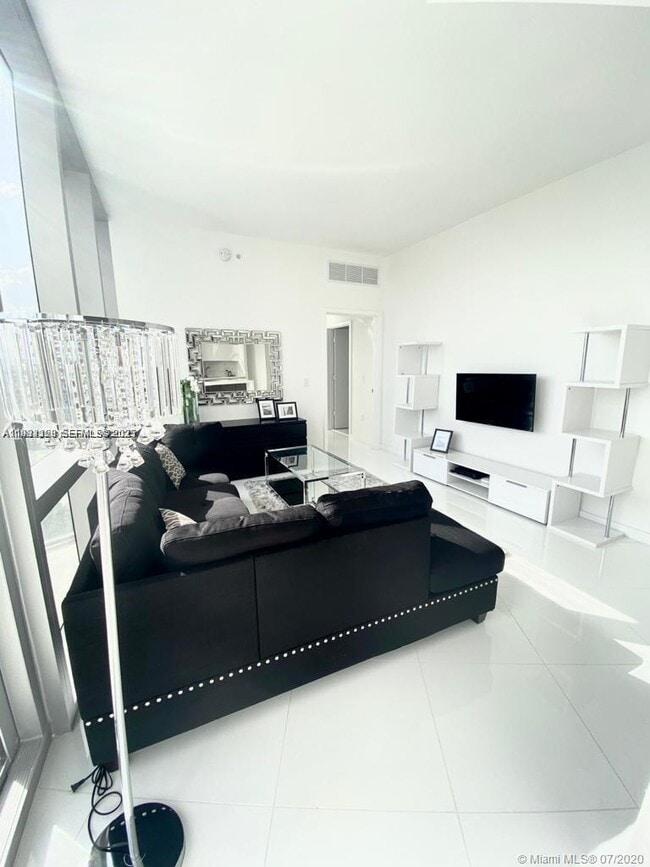 Building Photo - 851 NE 1st Ave