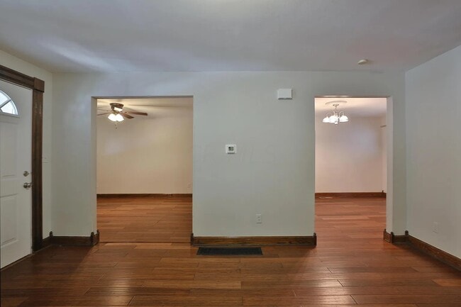 Main Entry Room 2 - 350 W 1st Ave