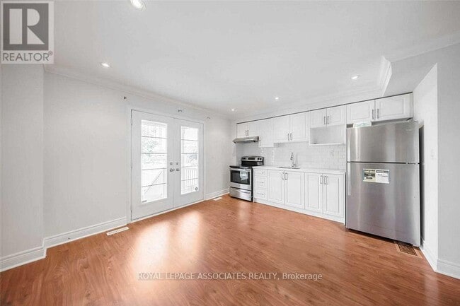 Building Photo - 33 Talbotshire St