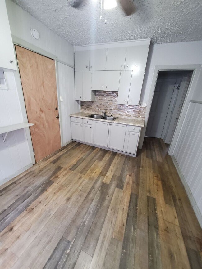 Foto del edificio - 2539-2541 N 44th St. (Duplex)