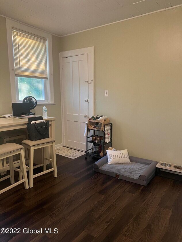 Foto principal - 141 Maple Ave