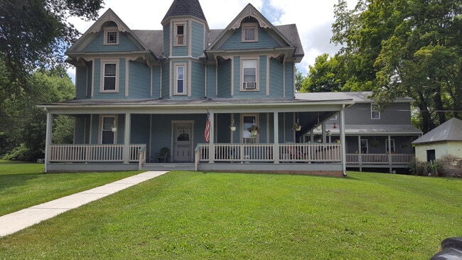 Building Photo - 117 N Cedar St