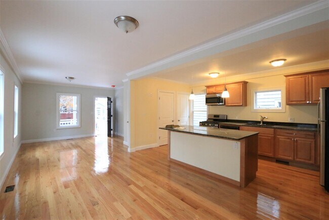Building Photo - 29 Elmwood St