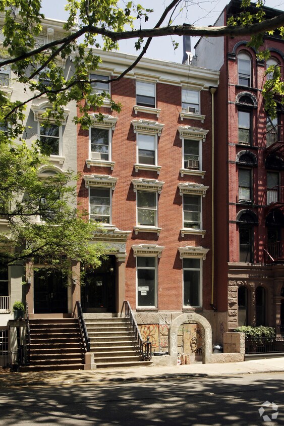 Building Photo - 319 E Tenth St