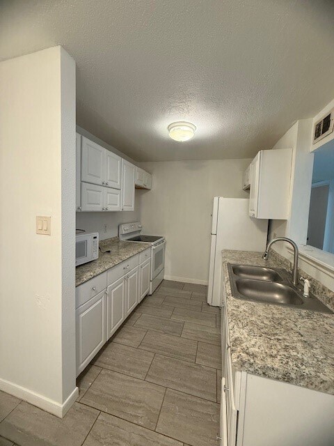 Foto del edificio - 16120 Stuebner Airline Rd