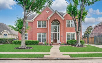 Building Photo - 12427 Shadycrest Dr
