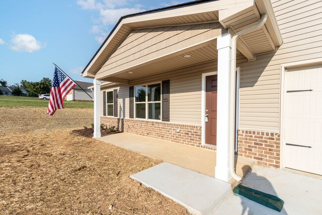 Building Photo - 3 br, 2.5 bath House - 1043 E Piney Rd.