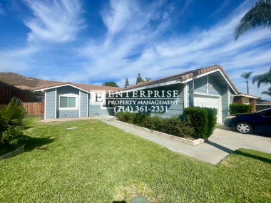 Primary Photo - Spacious 3-Bed Corner Home in Sierra Heigh...