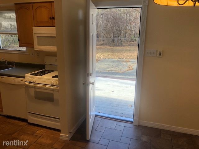 Foto del edificio - 3 br, 1 bath House - 109 Split rock road