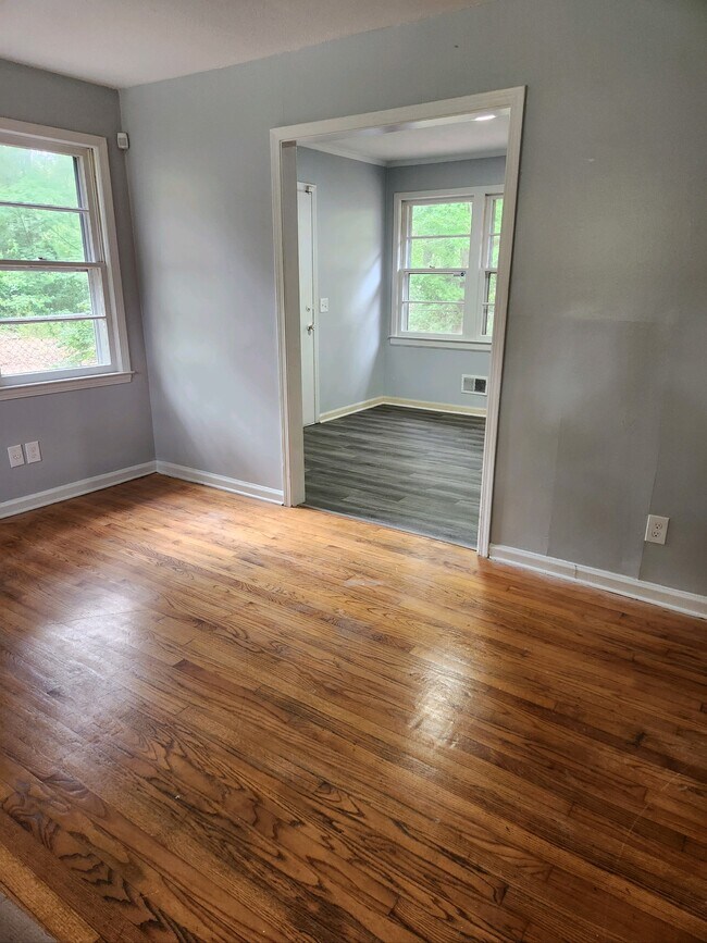 Foto del edificio - 137 Woodvale Cir
