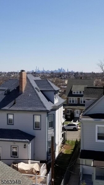 Building Photo - 697 Ridge St