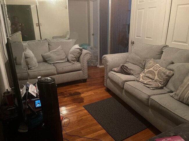 Foto del edificio - 310 Lenox Rd