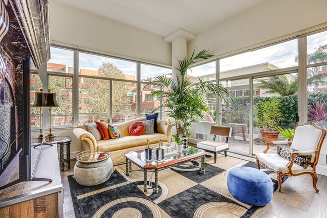 Foto del edificio - 5855 Horton St