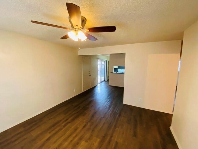 Foto del edificio - 1710 Ledgewood Dr